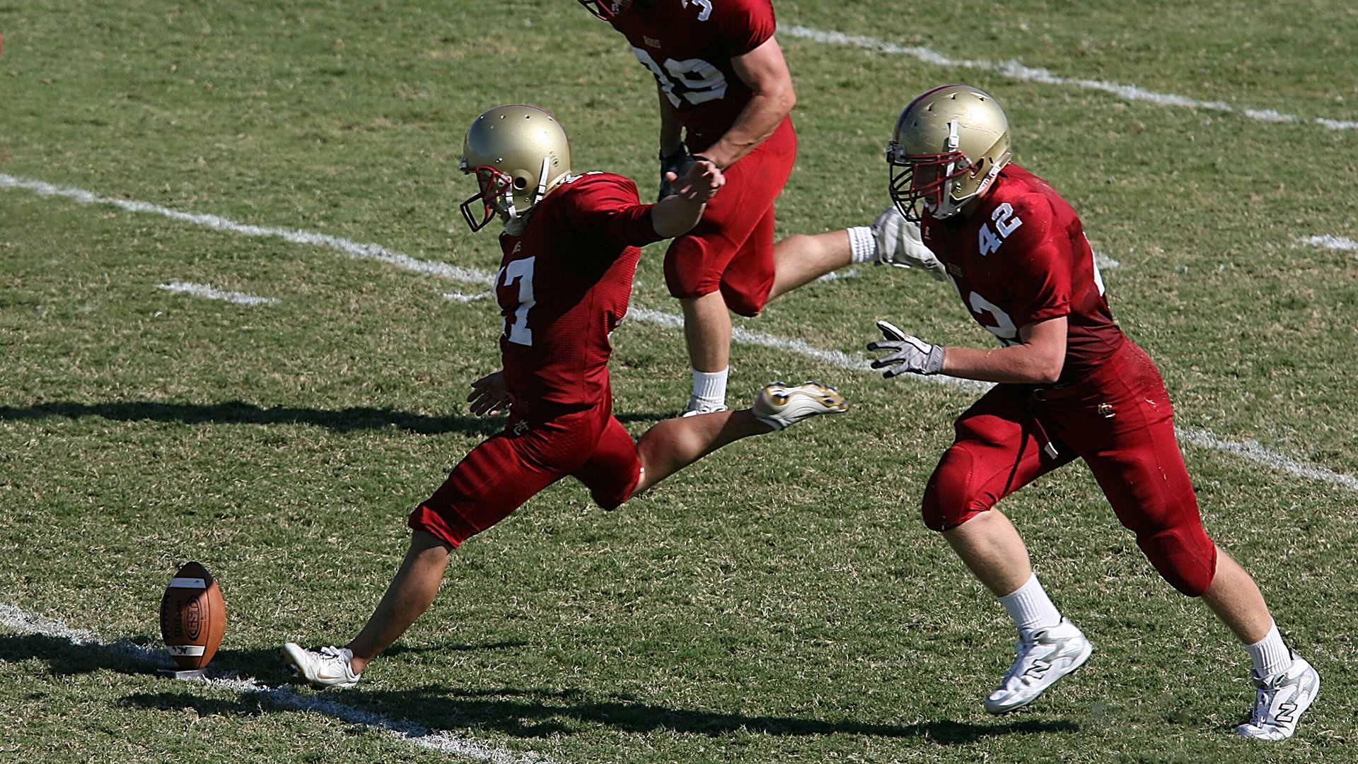 场地湿滑造成传球失误教练组赛后提出提高环境适应能力，场地湿可以打网球吗
