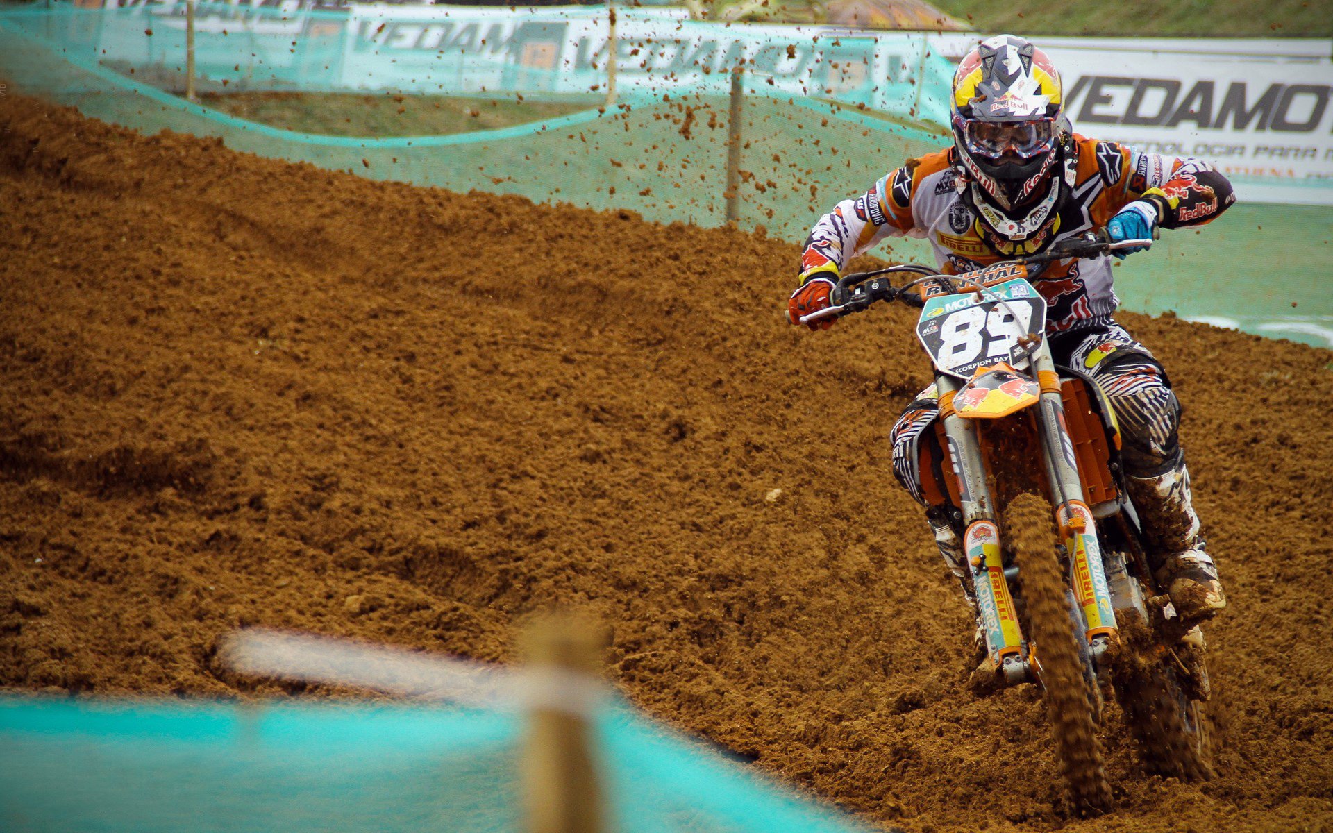 张雨霏个人泳池训练视频登热搜，张雨菲游泳照